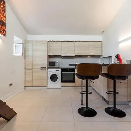 Superbe En Plein Centre Du Vieil Antibes