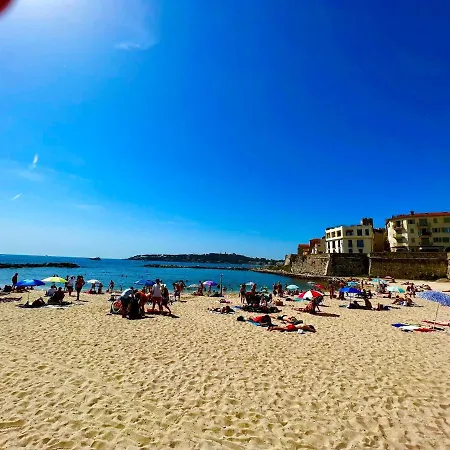 Superbe En Plein Centre Du Vieil Αντίμπ